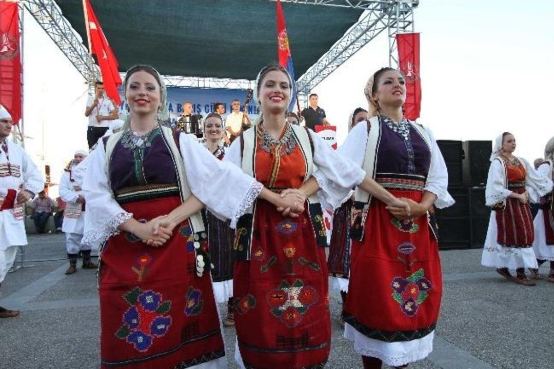 Karşıyaka &ldquo;barış&rdquo; İ&ccedil;in Dans Etti