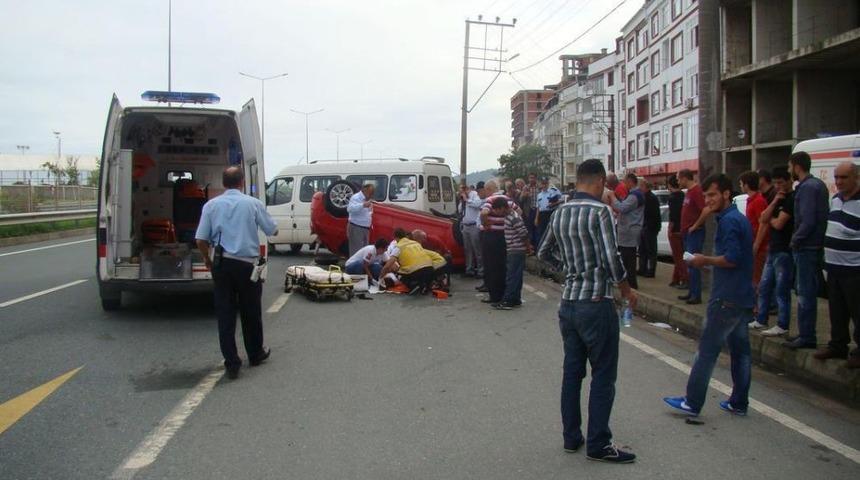 Of'ta Trafik Kazası: 2 Yaralı