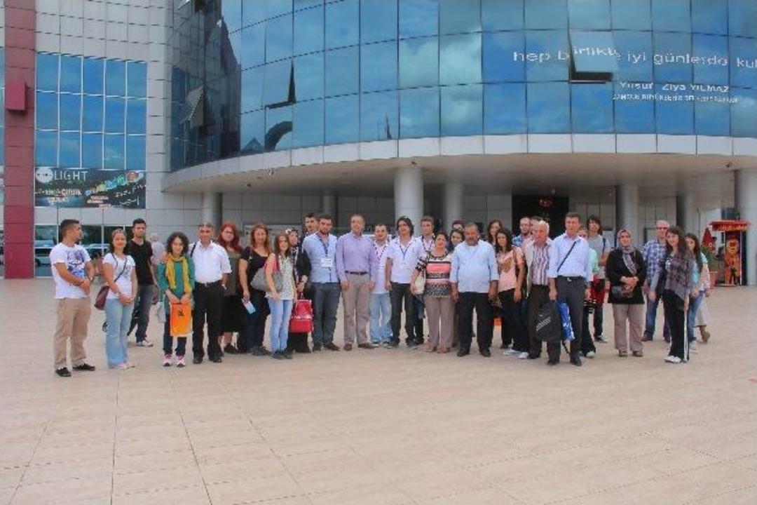 Om&uuml;, Yeni &Ouml;ğrencilerini Otogarda Karşıladı