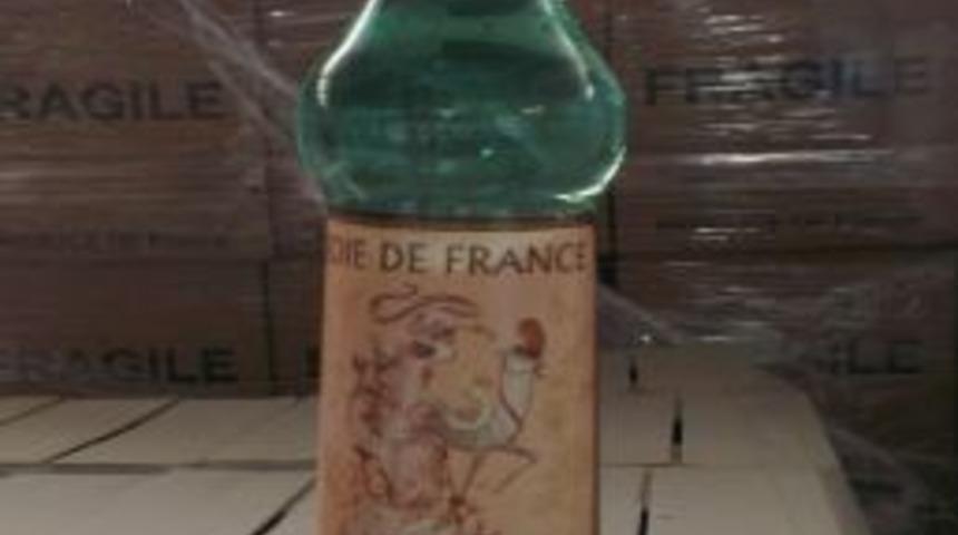 İzmir'de 20 Bin 400 Şişe Alkoll&uuml; İ&ccedil;ecek Cinsi Eşya Ele Ge&ccedil;irildi