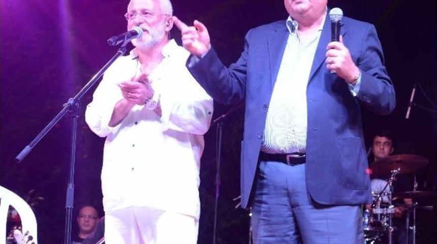 Barış Konseri'nde Onur Akın Sahne Aldı