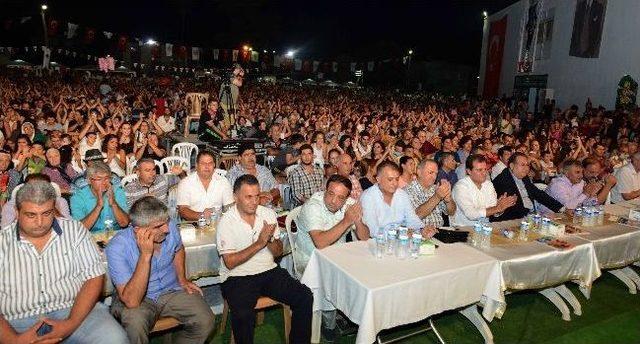 Barış Konseri'nde Onur Akın Sahne Aldı