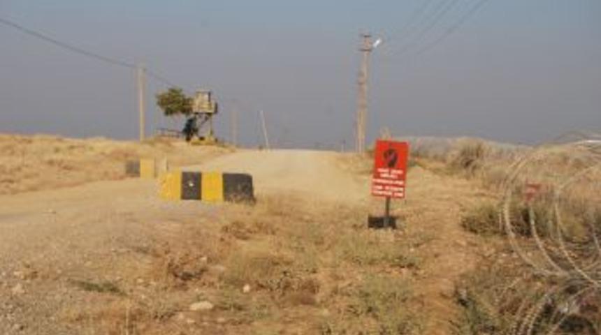 Suriye Sınırında Hendekler Kazılıyor, Tatbikatlar Artıyor
