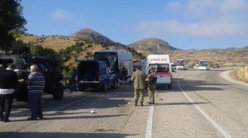 Erzincan'da Kaza: 5 &Ouml;l&uuml;, 2 Yaralı