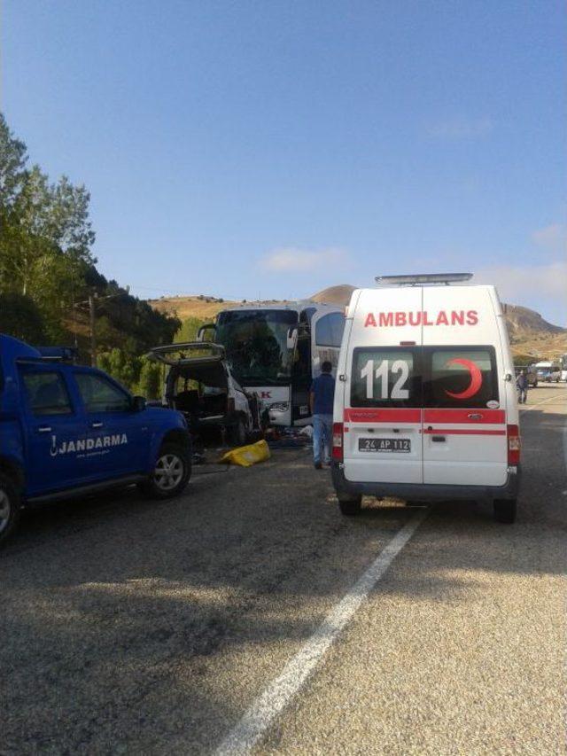 Erzincan da Kaza: 5 &Ouml;l&uuml;, 2 Yaralı 1