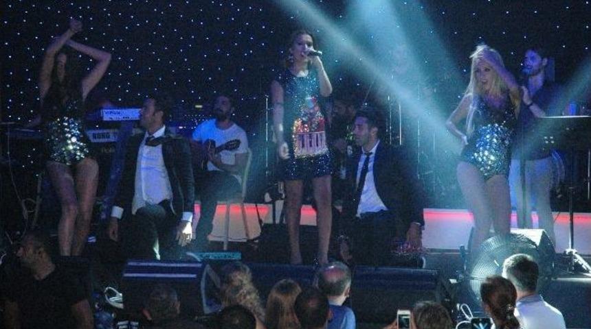 Demet Akalın Bodrum'da Sahne Aldı