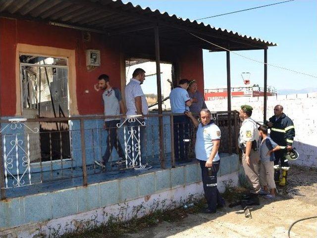 Yangında Bir Ev K&uuml;l Oldu 1