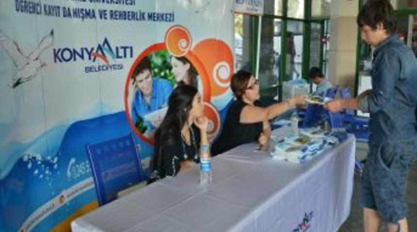 Konyaaltı Belediyesi'nden &Ouml;ğrencilere Ulaşım Ve Rehberlik Hizmeti