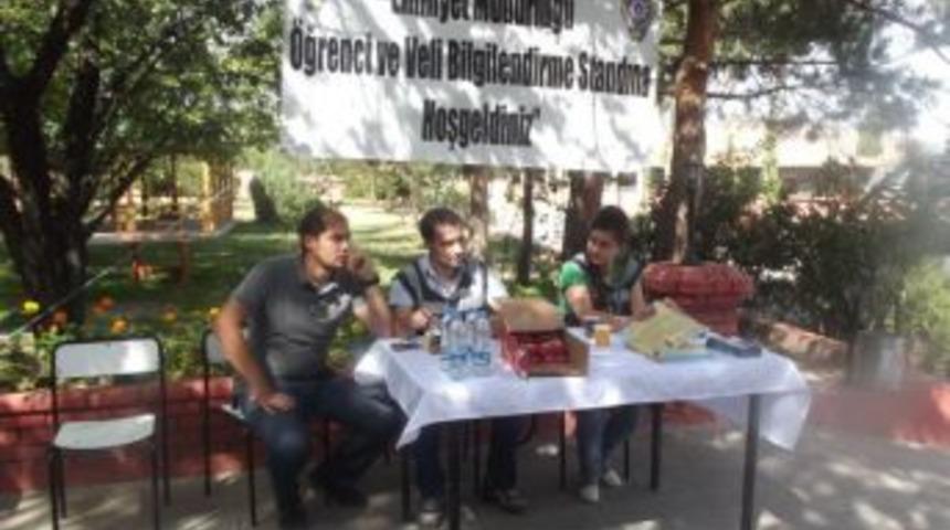 Kağızman Polisi &Ouml;ğrencileri Bilgilendiriyor