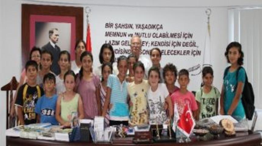 Burhaniye’de Hentbolcuların Başkan Ziyareti