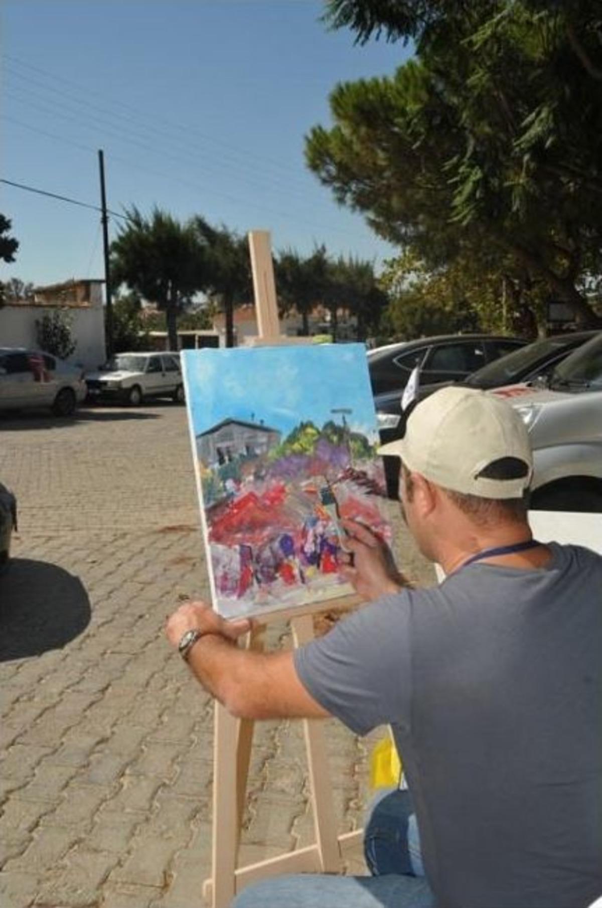 G&uuml;zelbah&ccedil;e'de Barış Ve Sevginin Resmini Yapıyorlar