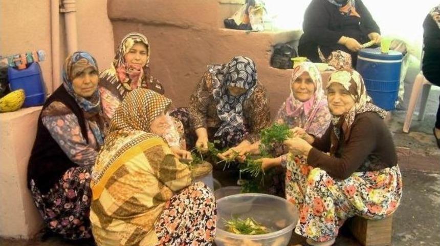 D&uuml;ğ&uuml;n Yemeklerini İmeceyle Yapıyorlar