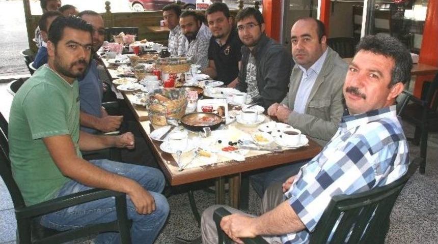 Yozgat&rsquo;ta G&ouml;rev Yapan Gazeteciler Kahvaltıda Bir Araya Geldi