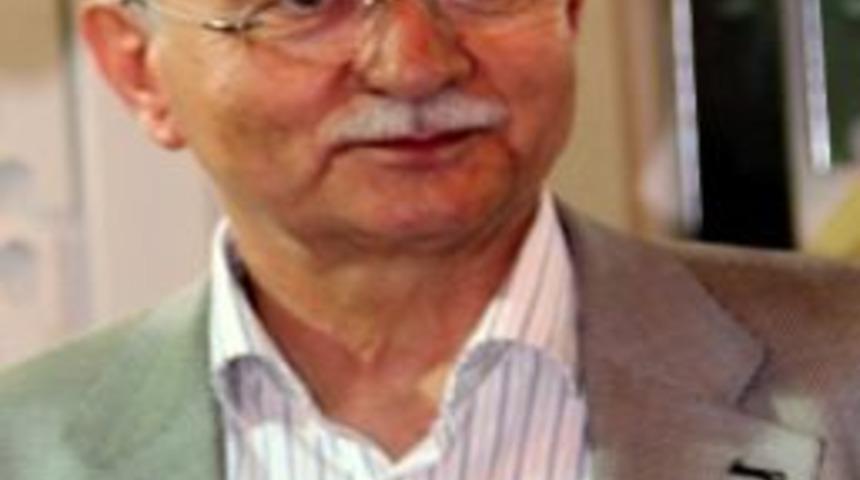 T&uuml;rk İşadamı Yusuf G&uuml;nay, Suriye'deki Yıkımı Değerlendirdi