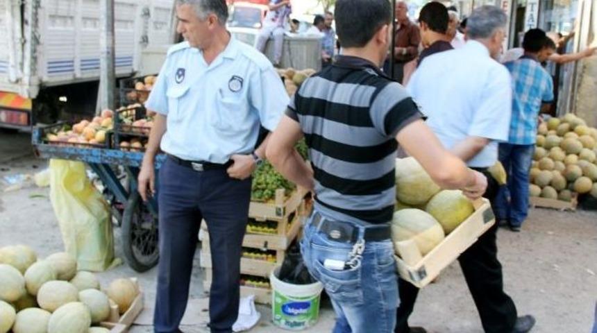 Silvan'da Esnaf Seyyar Satıcılardan Şikayet&ccedil;i