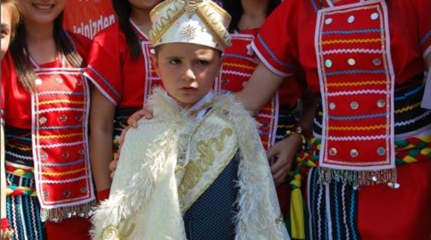 Sındırgı&rsquo;da Toplu S&uuml;nnet Ş&ouml;leni D&uuml;zenlendi