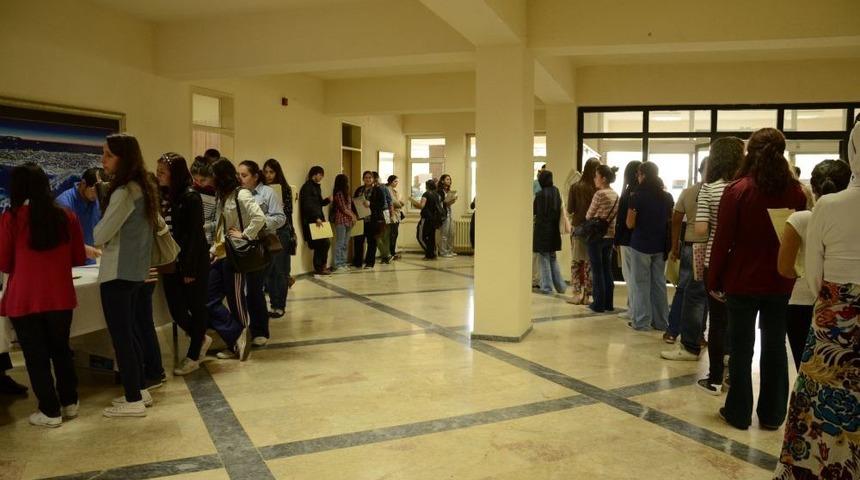 AİB&Uuml;'de Kayıt Heyecanı