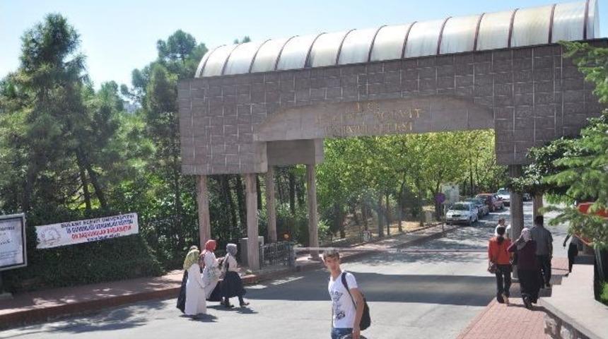 Bülent Ecevit Üniversitesi’nde Yeni Öğrencilerinin Kayıt Heyecanı
