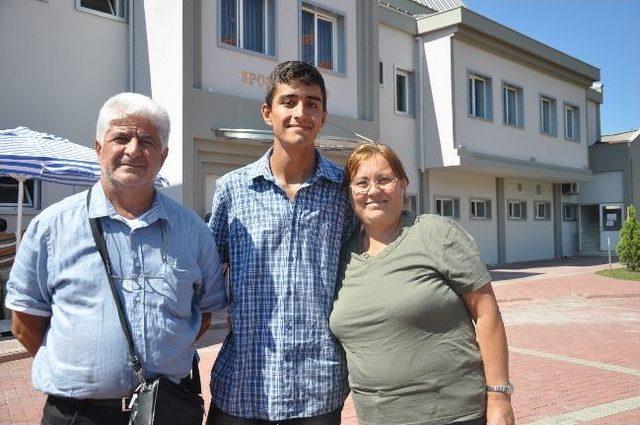 Bülent Ecevit Üniversitesi’nde Yeni Öğrencilerinin Kayıt Heyecanı