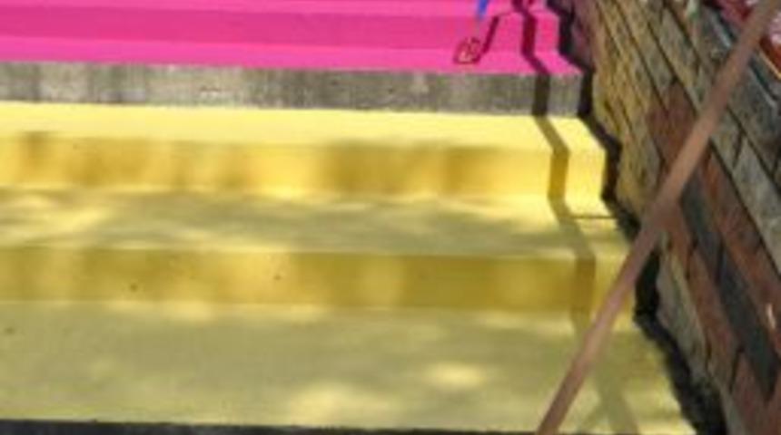 Edirne Belediyesi Merdivenleri G&ouml;kkuşağı Rengine Boyadı