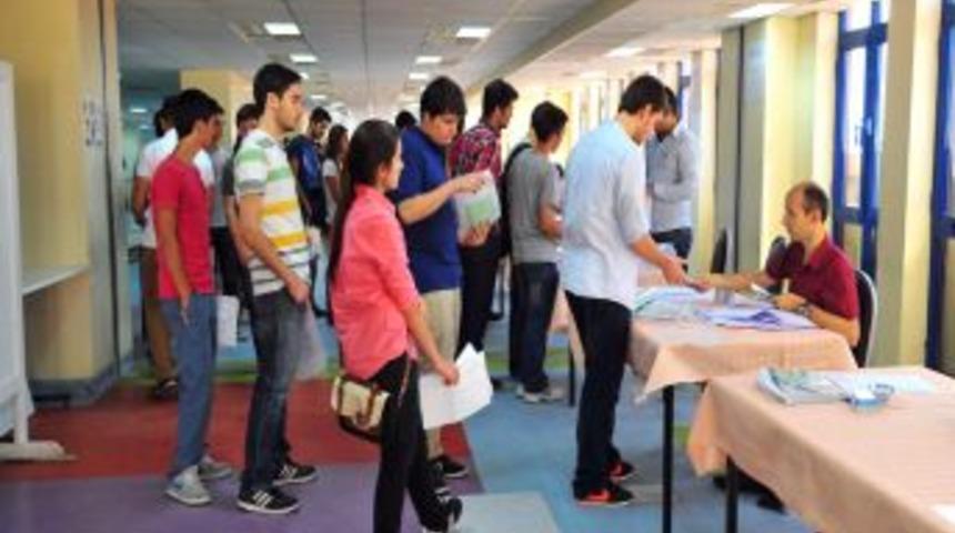 SA&Uuml;'de 15 Saniyede &Ouml;ğrenci Kaydı Yapılıyor