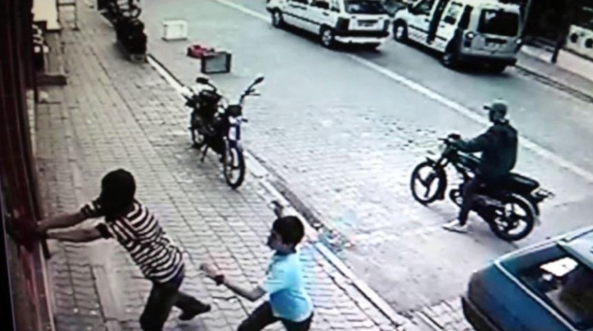 Taşlı Kuyumcu Soygunu Girişimi G&uuml;venlik Kamerasında