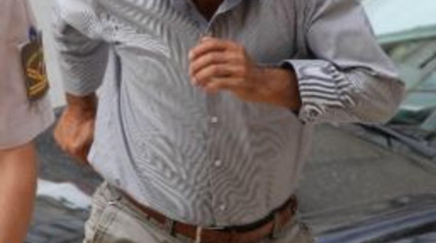 Otomobille Fındık Ayıklayan Kıza &Ccedil;arptı