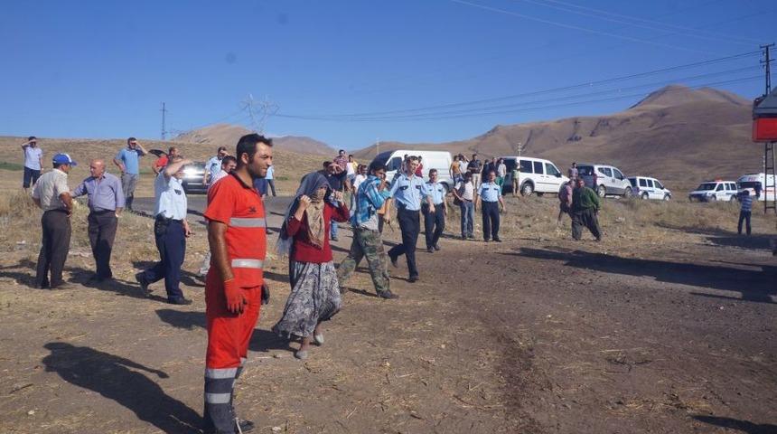 Yanan Eve Girmek Isteyen Kadına Polis G&uuml;&ccedil;l&uuml;kle Engel Oldu