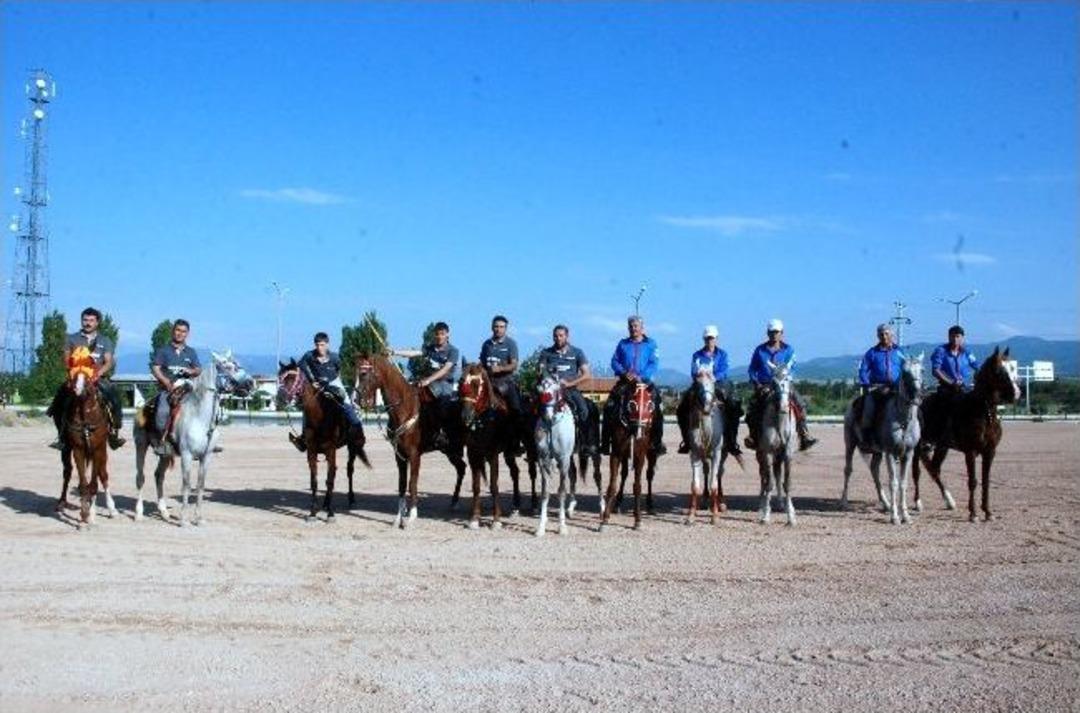 Gediz'in Kurtuluş G&uuml;n&uuml;nde Cirit G&ouml;sterisi