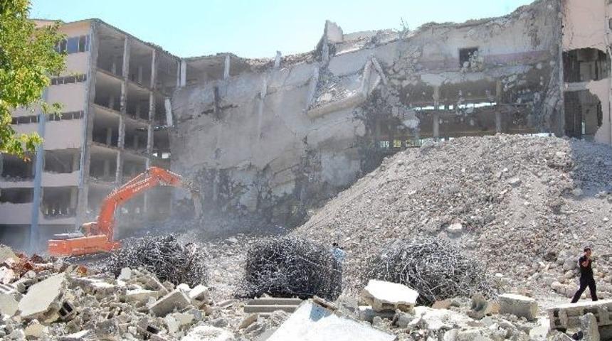 Tekel Binaları Yıkılıyor