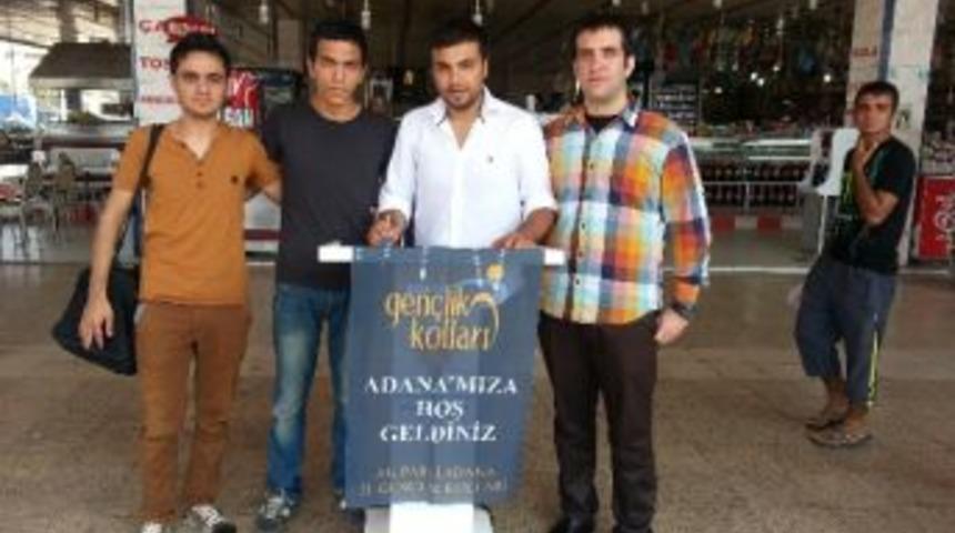 Adana Ak Gen&ccedil;lik &Uuml;niversiteli Gen&ccedil;leri Karşıladı
