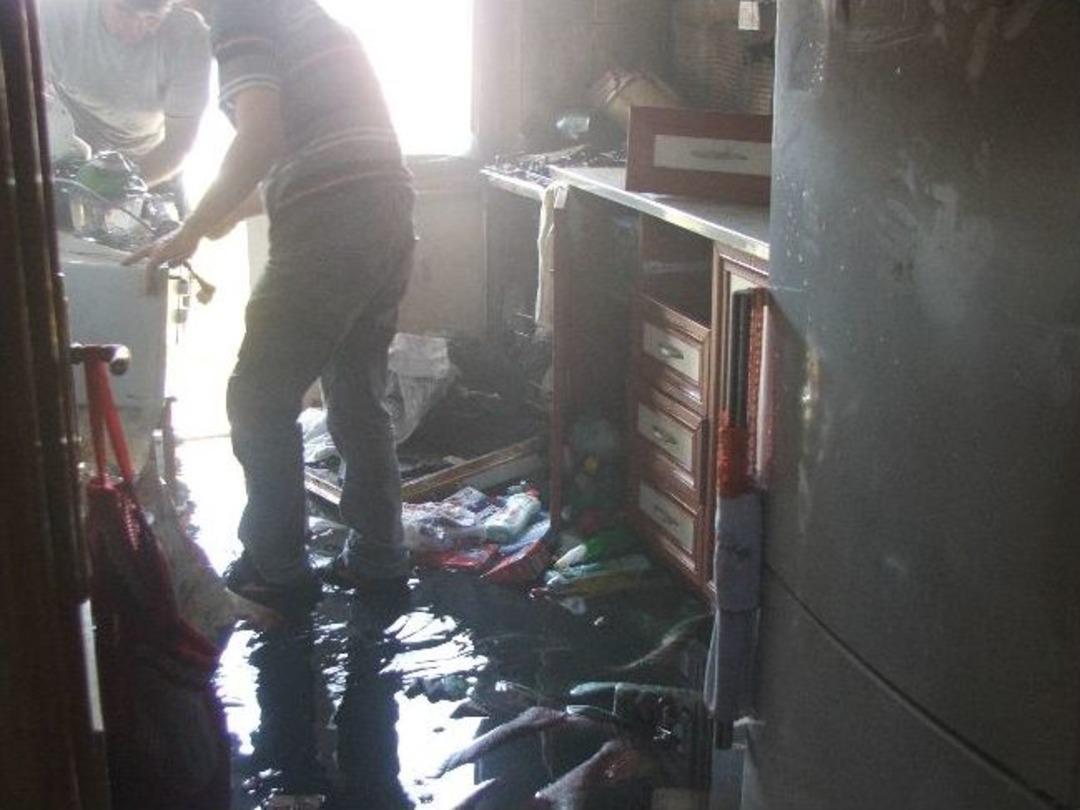 Apartmanda &Ccedil;ıkan Yangın Korkuttu