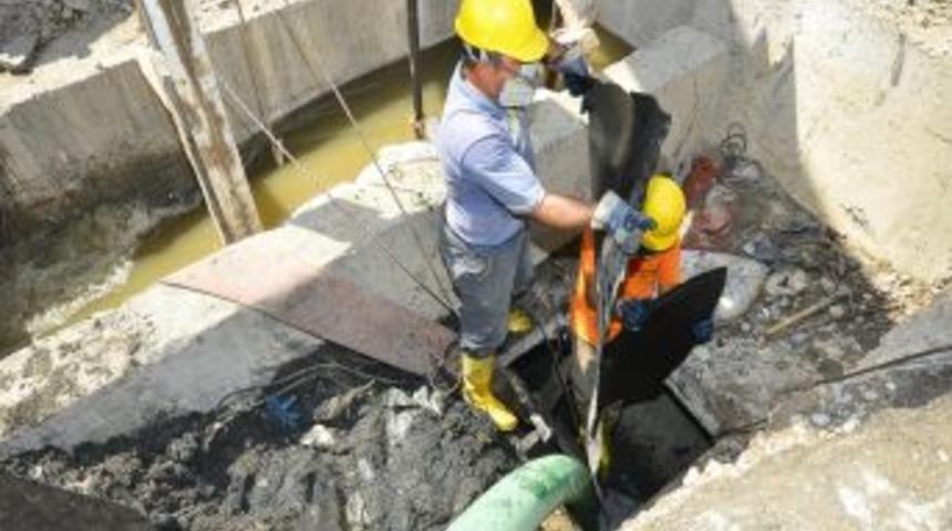 İzmir K&ouml;rfezi'ni Temizleyen Kolekt&ouml;rlerden 7 Bin Ton Atık &Ccedil;ıktı