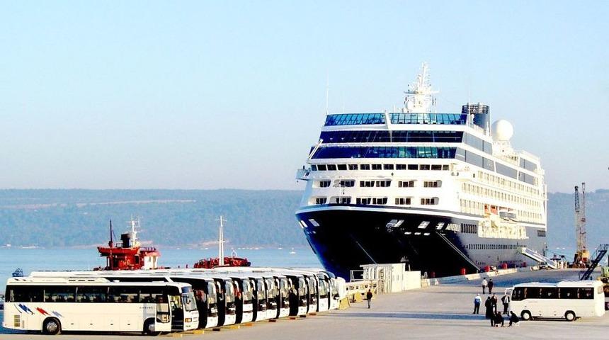 &Ccedil;anakkale'ye &Uuml;&ccedil; Kruvaziyer Gemi Geldi