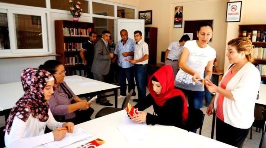 Sarıg&ouml;l Polisi'nden &Uuml;niversiteli Gen&ccedil;lere "4g" Broş&uuml;r&uuml;