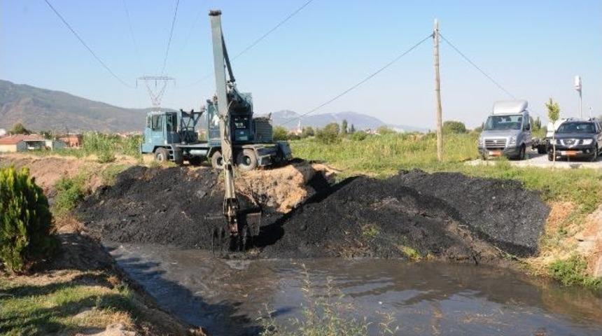 Manisa Belediyesi Dsi İle Tabak Deresi&rsquo;ni Temizledi