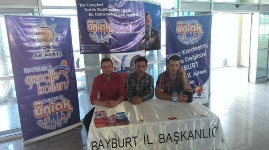 Bayburt Ak Gen&ccedil;likten &Uuml;niversite &Ouml;ğrencilerine Stant