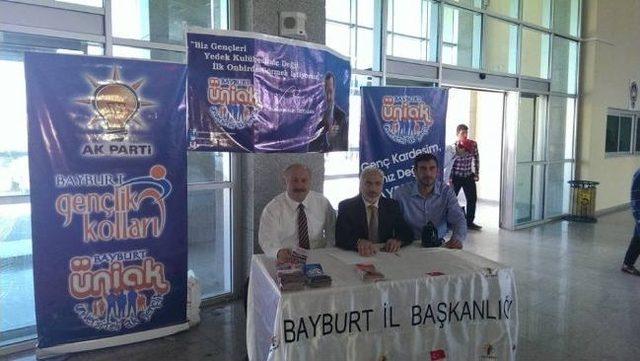 Bayburt Ak Gençlikten Üniversite Öğrencilerine Stant