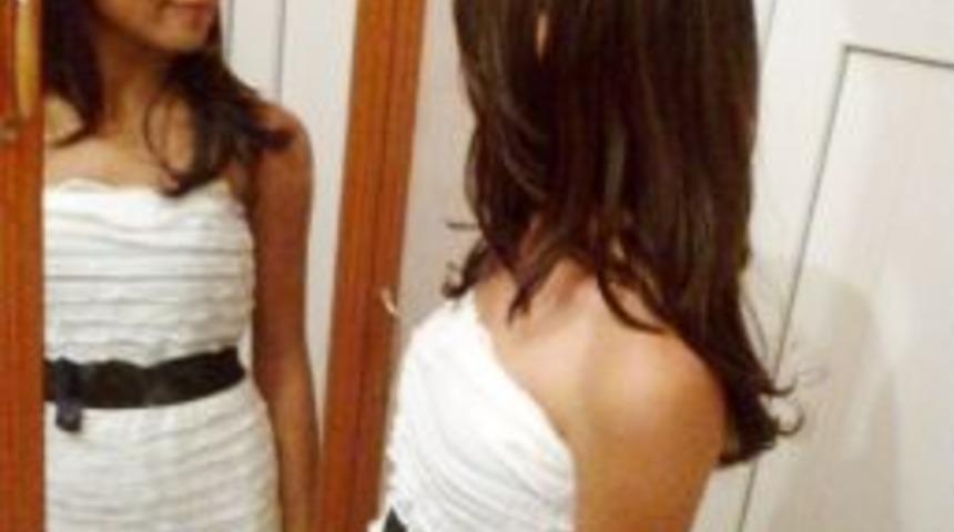 Kardeşinin &Ouml;l&uuml;m&uuml;ne &Uuml;z&uuml;len Abla İntihara Kalkıştı