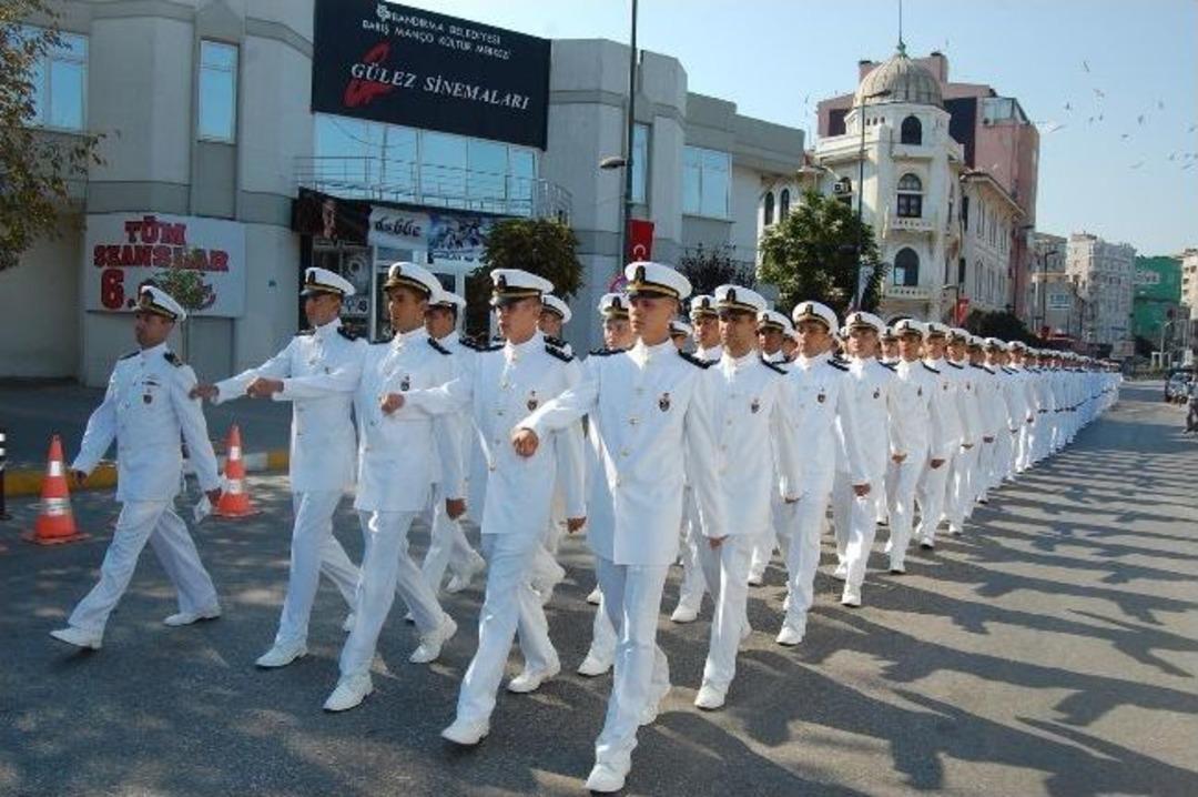 Deniz Harp Okulu &Ouml;ğrencileri Bandırma'da