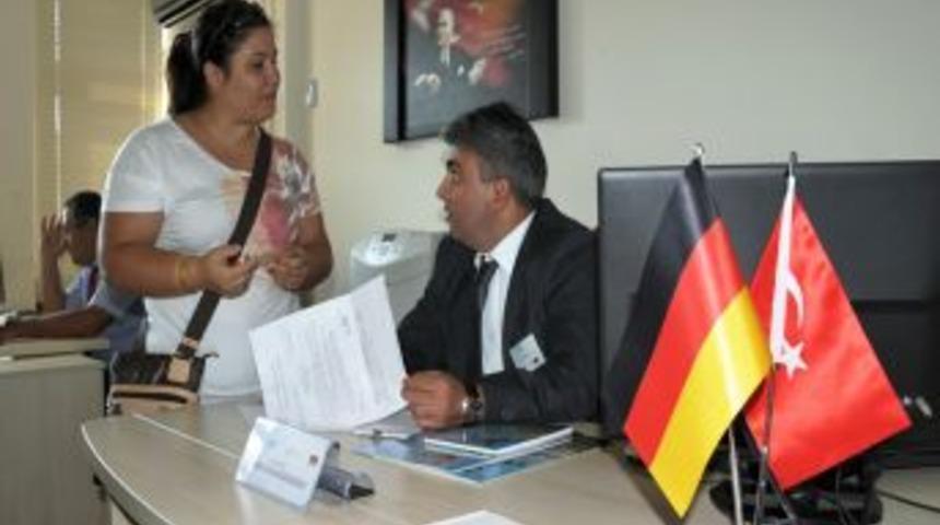 SGK, Gurbet&ccedil;ileri Iş Takip&ccedil;ilerine Para Vermekten Kurtardı