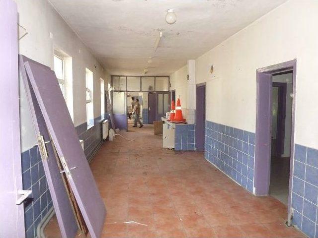 Kozcağız İmam Hatip&rsquo;te Tadilat &Ccedil;alışması S&uuml;r&uuml;yor 1