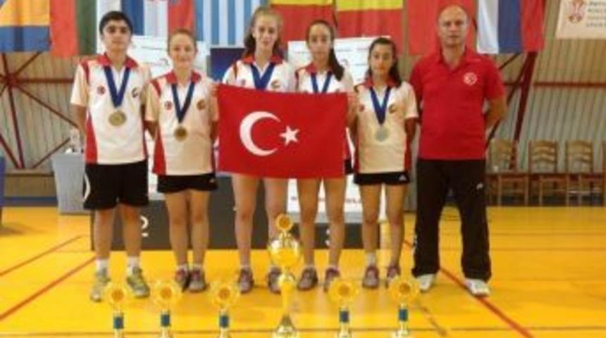 Badminton Milli Takım Sırbistan&rsquo;dan Şampiyon D&ouml;nd&uuml;