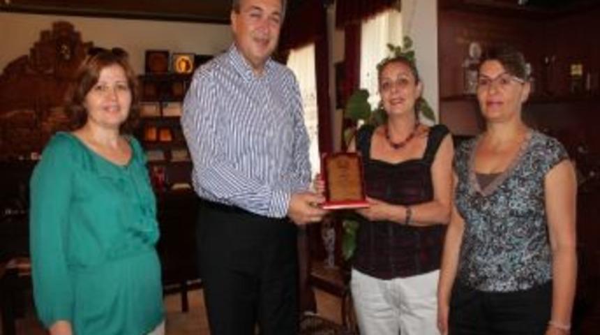 Kapadokya Kadın Dayanışma Derneği’nden Ünver’e Plaket