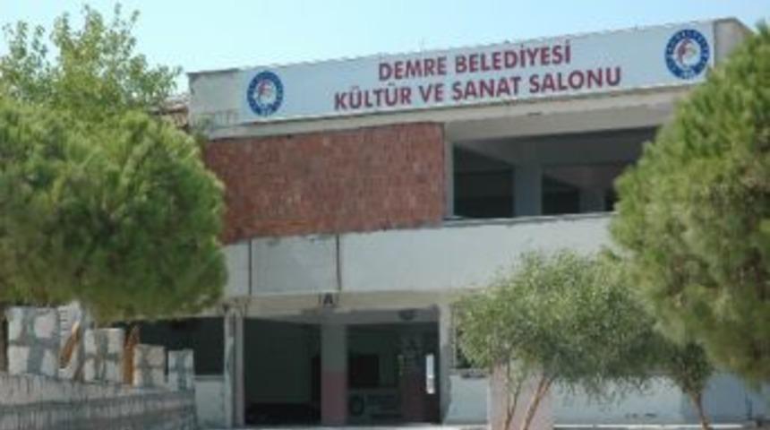 Demre K&uuml;lt&uuml;r Ve Sanat Salonu Sil Baştan
