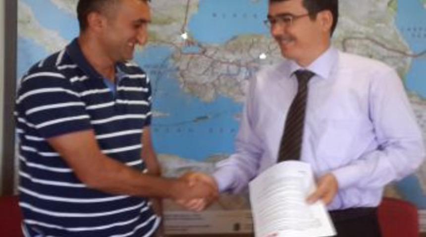 Adana Botaş, Aziz Akkaya Ile S&ouml;zleşme Yeniledi