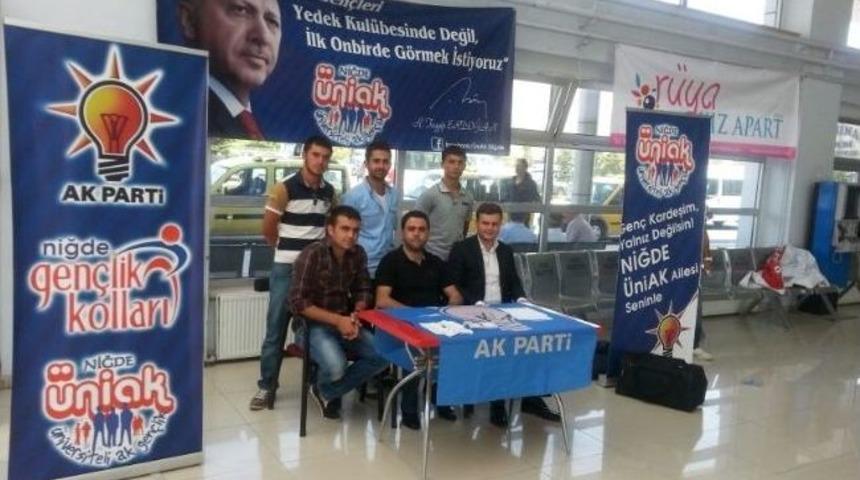 Ak Gen&ccedil;ler &Uuml;niversiteli Kardeşlerini Otogar&rsquo;da Karşılıyor