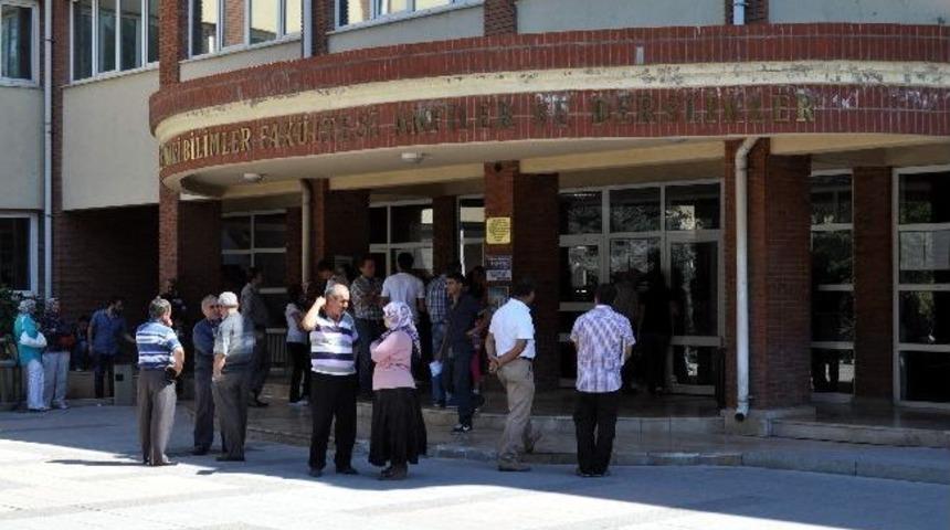 &Ccedil;i&ccedil;eği Burnunda &Uuml;niversitelilerin Kayıt Heyecanı