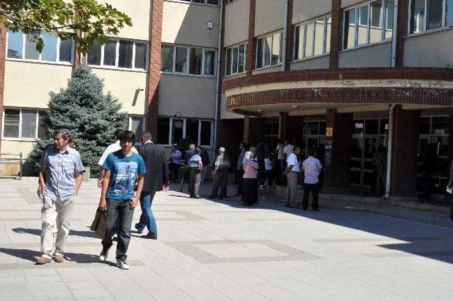 &Ccedil;i&ccedil;eği Burnunda &Uuml;niversitelilerin Kayıt Heyecanı 1