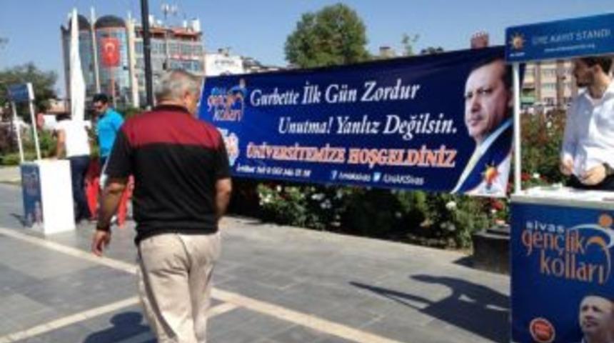 AK Parti, &Uuml;niversiteyi Yeni Kazanan &Ouml;ğrenciler I&ccedil;in &Ccedil;alışma Y&uuml;r&uuml;t&uuml;yor